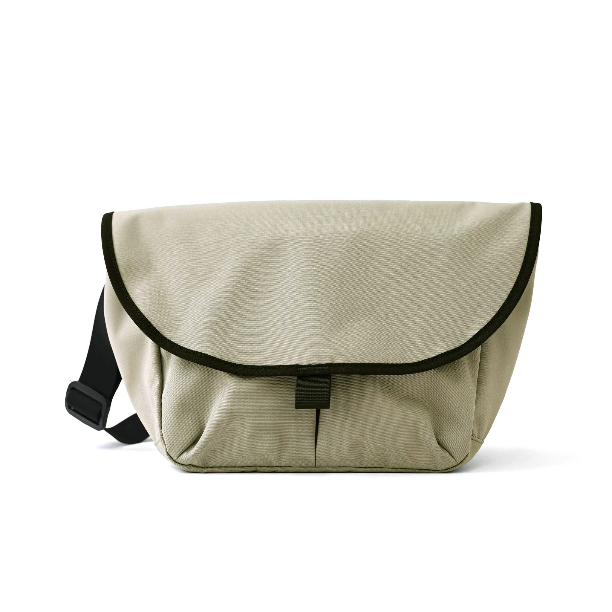 フラップショルダーバッグ