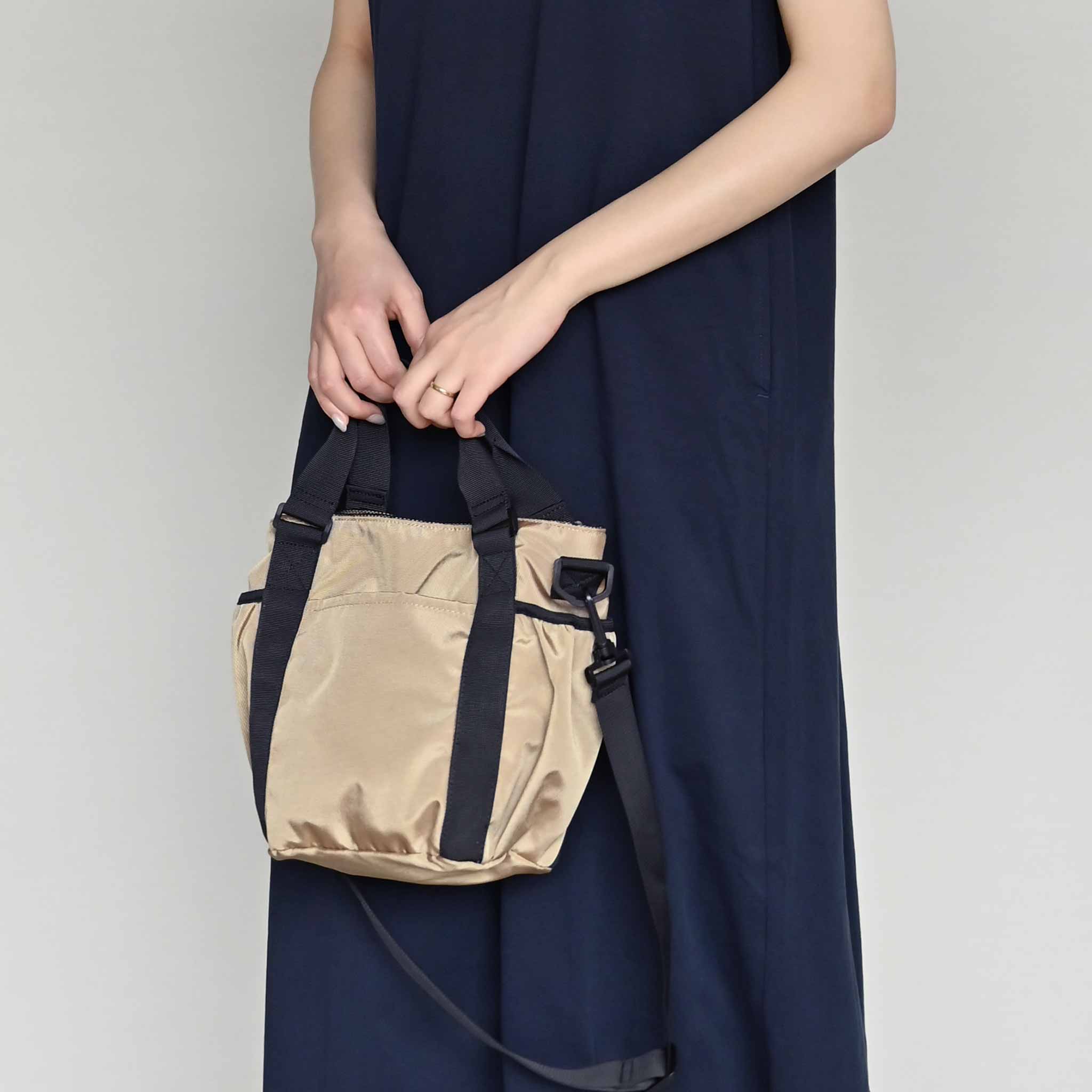 スタンドポケットショルダーバッグ