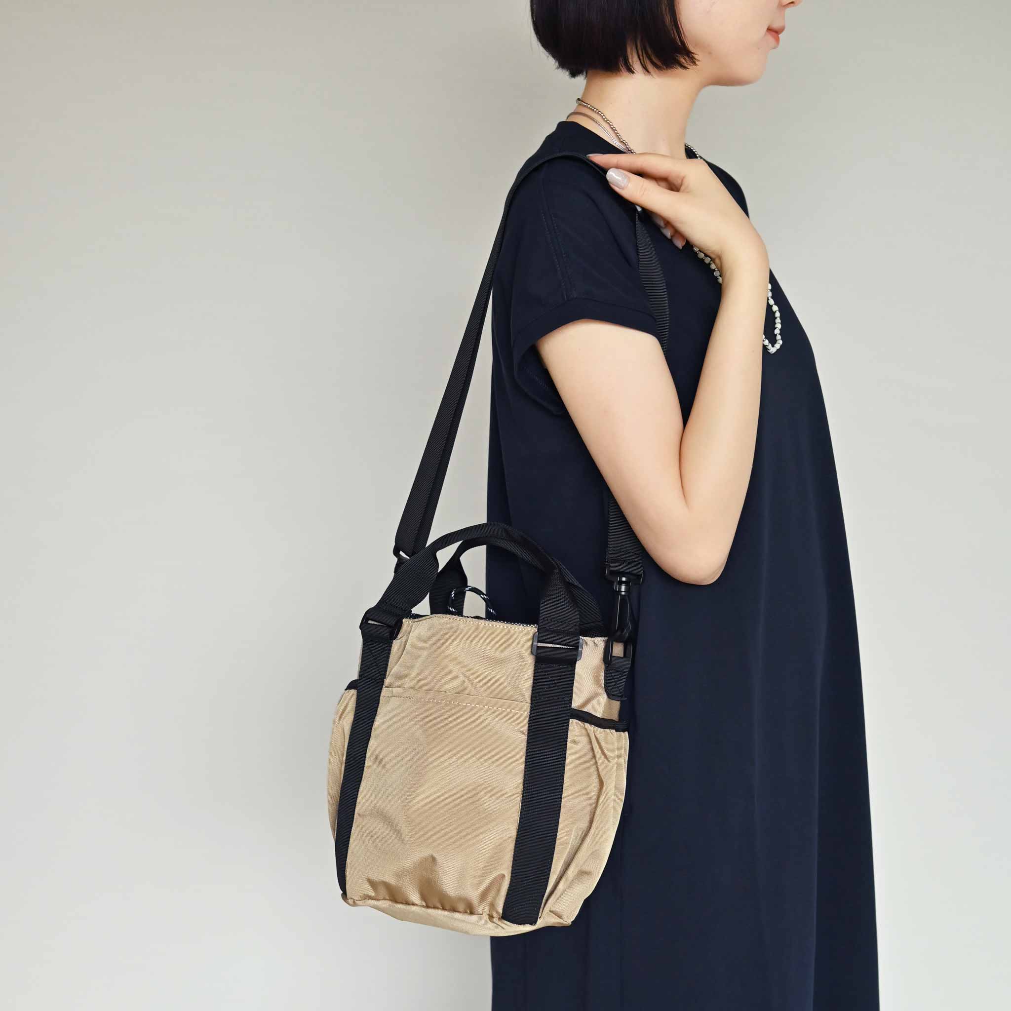 スタンドポケットショルダーバッグ