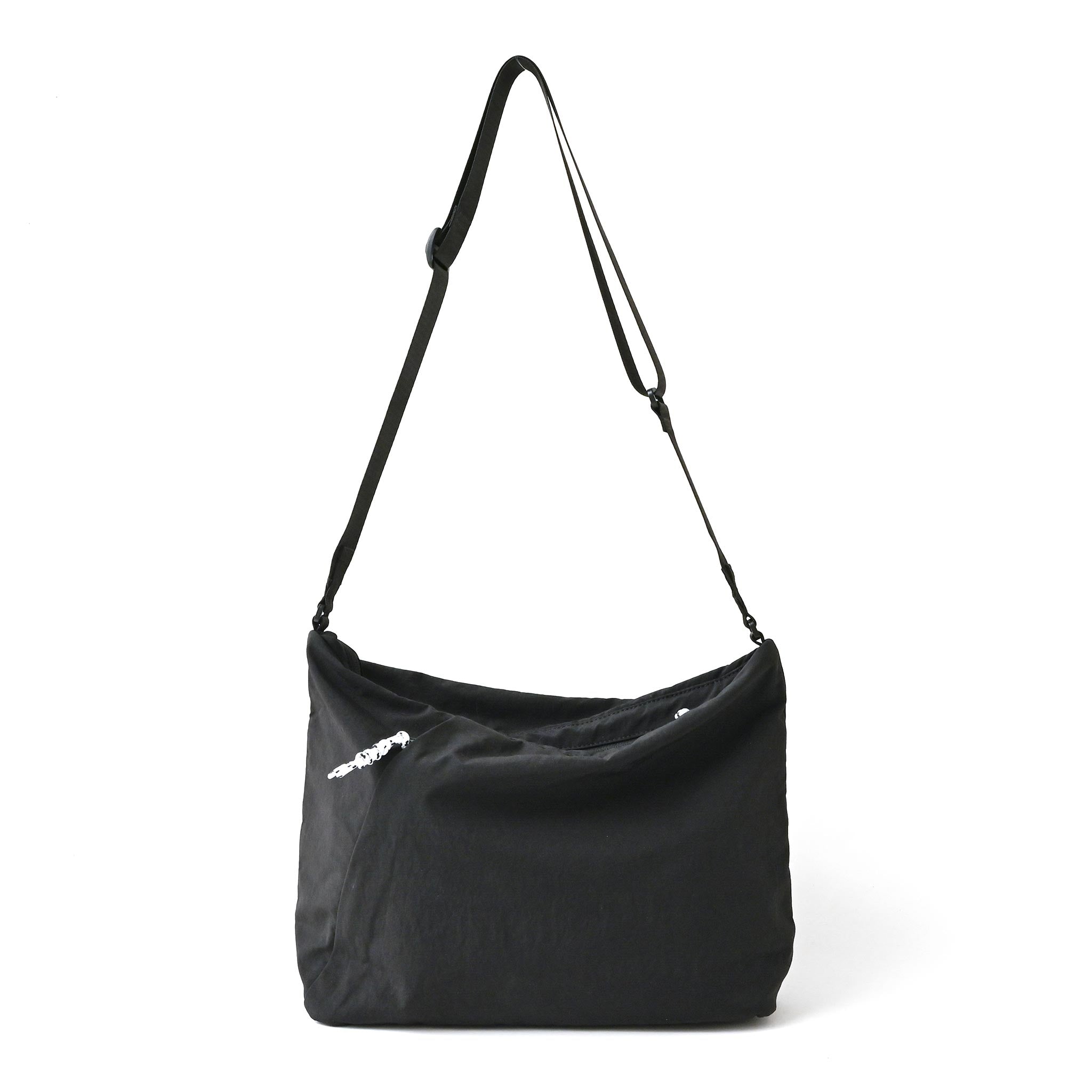 スラッシュショルダーバッグ M