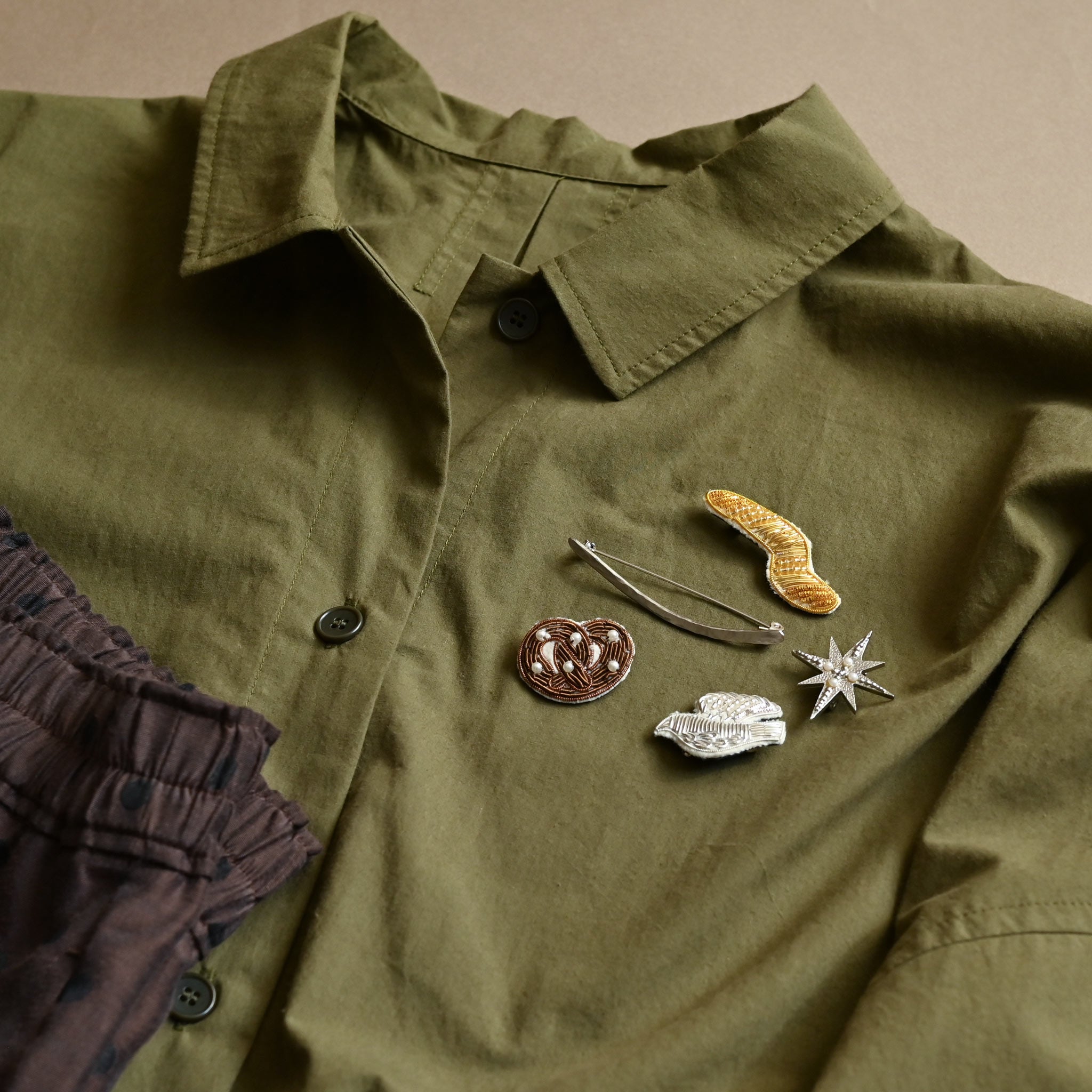 ブローチ AT25 スティック