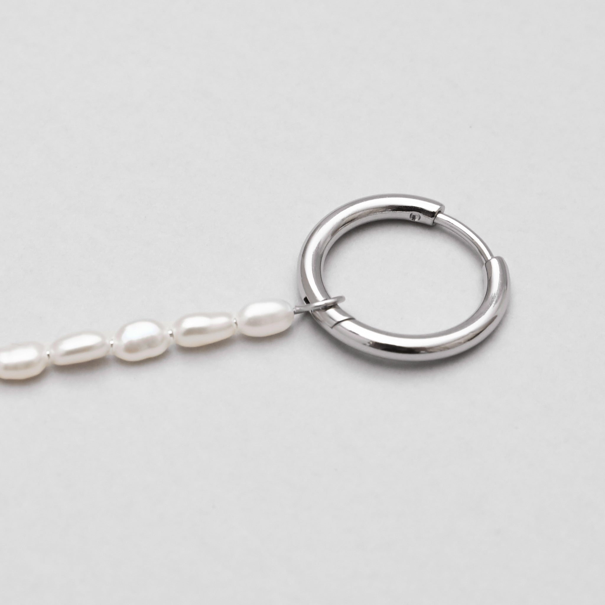 淡水パールステンレスピアス KE25 BE