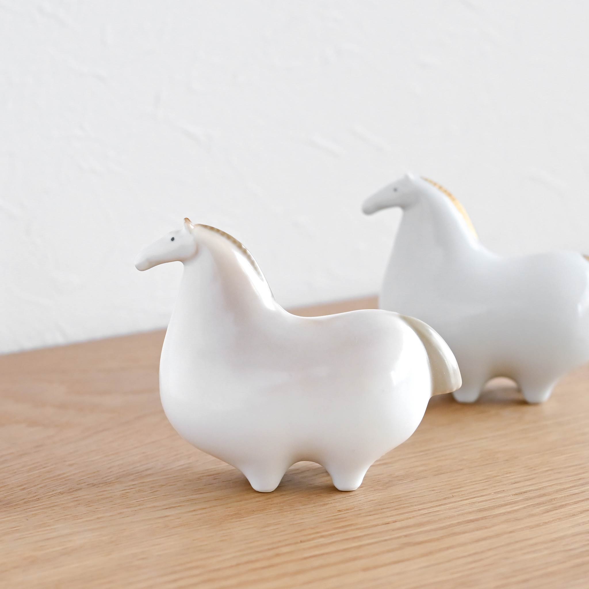 迎春置物 馬 吹付