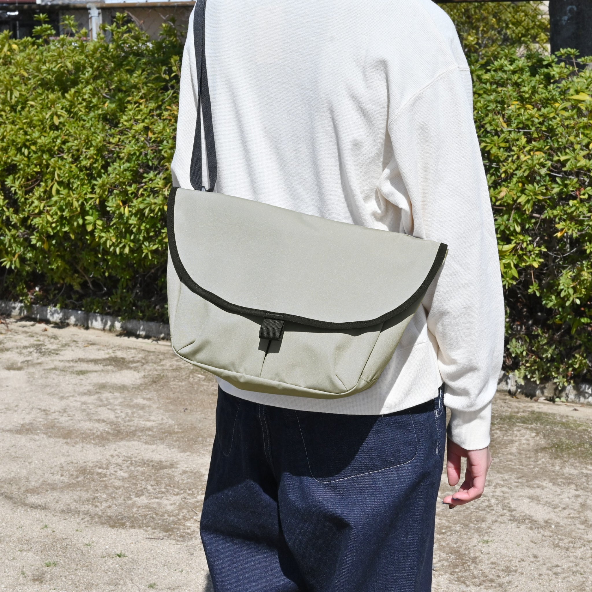 フラップショルダーバッグ