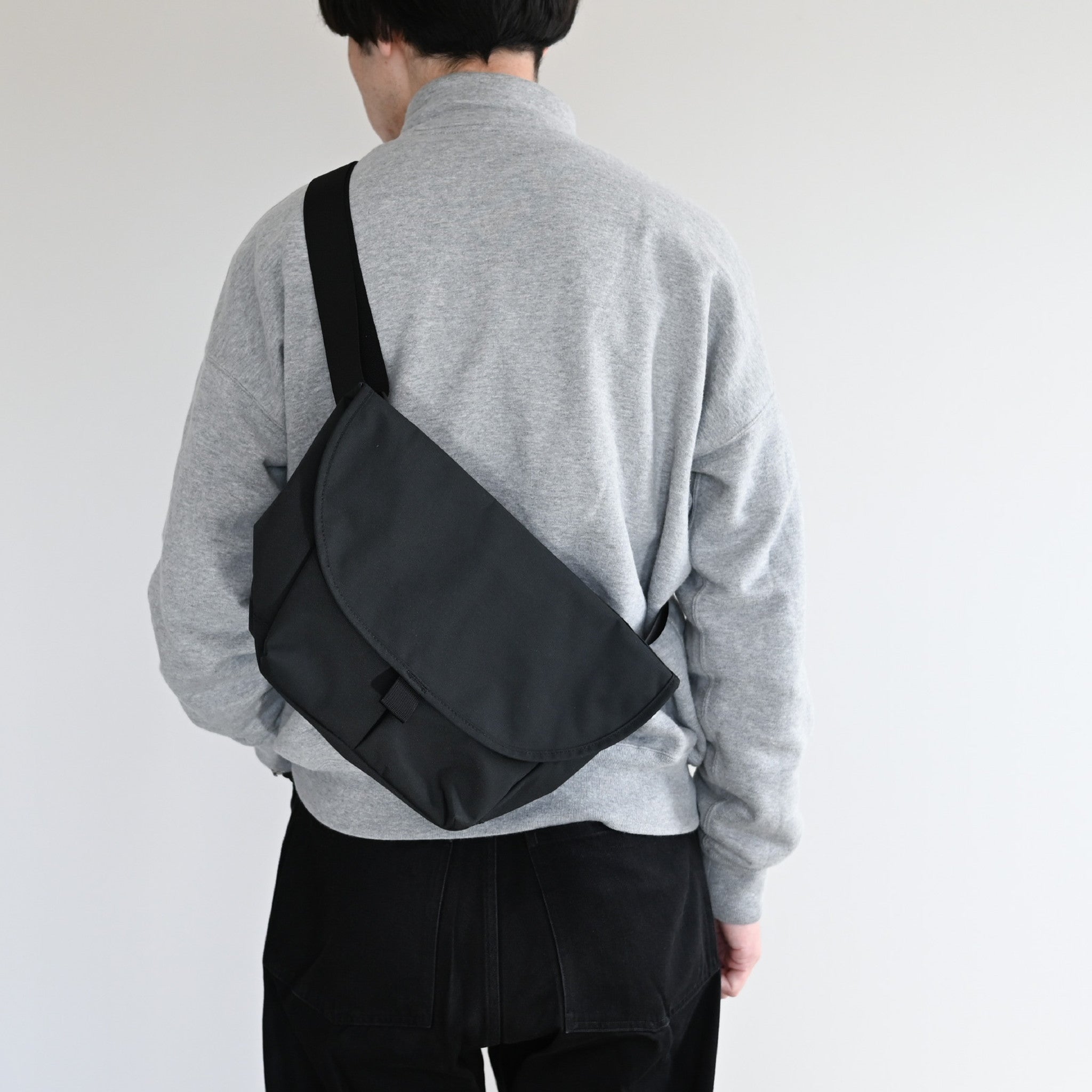 フラップショルダーバッグ