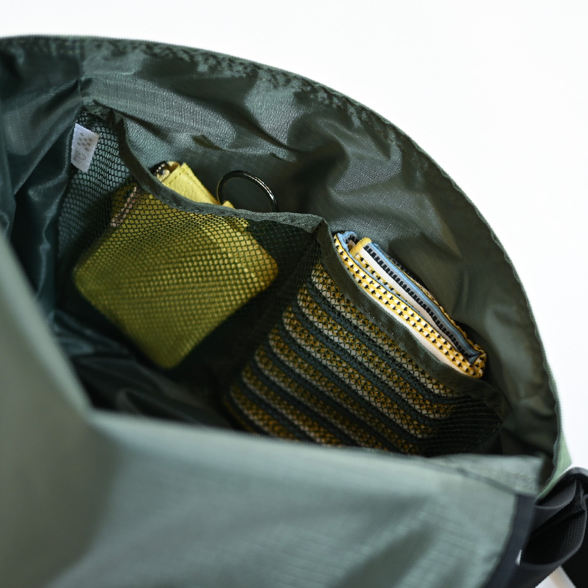 フラップショルダーバッグ