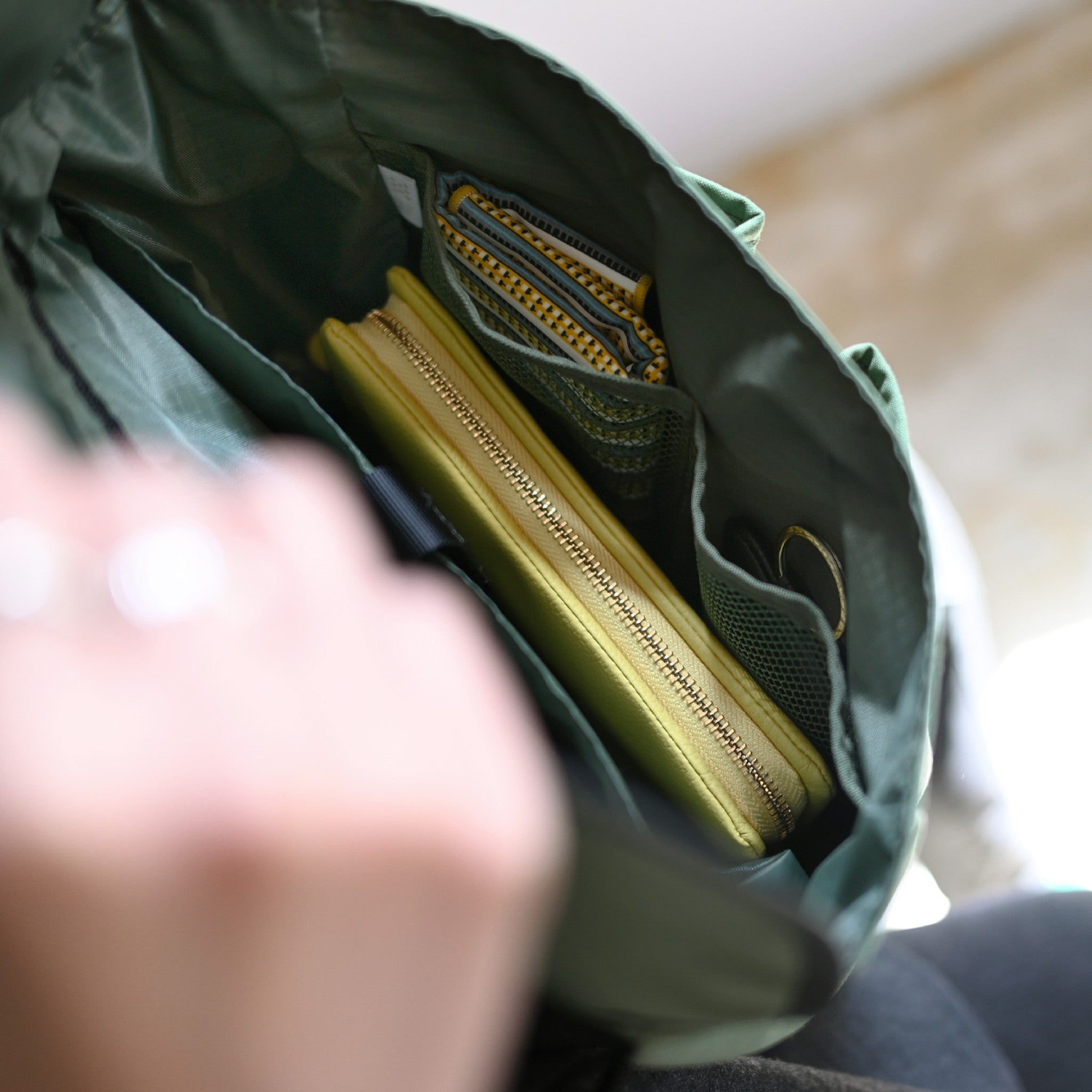 フラップショルダーバッグ