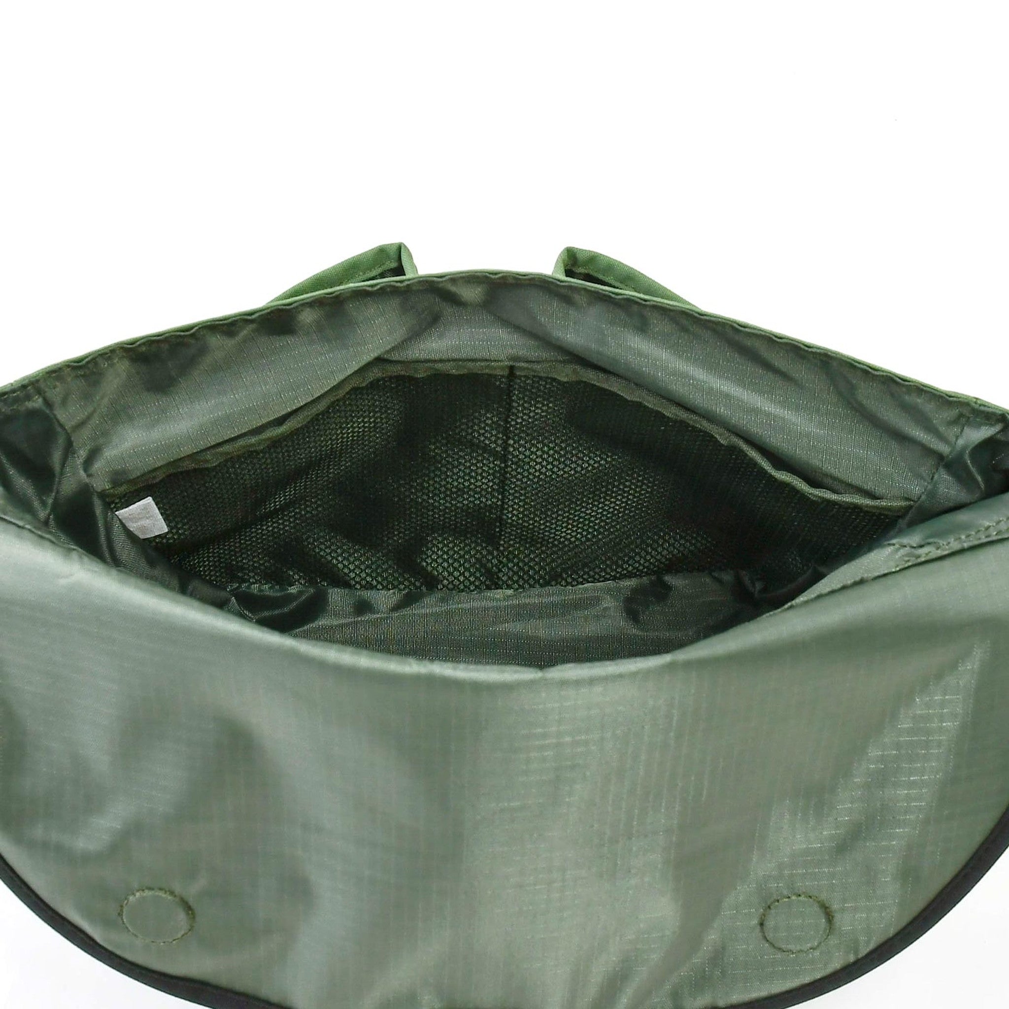 フラップショルダーバッグ