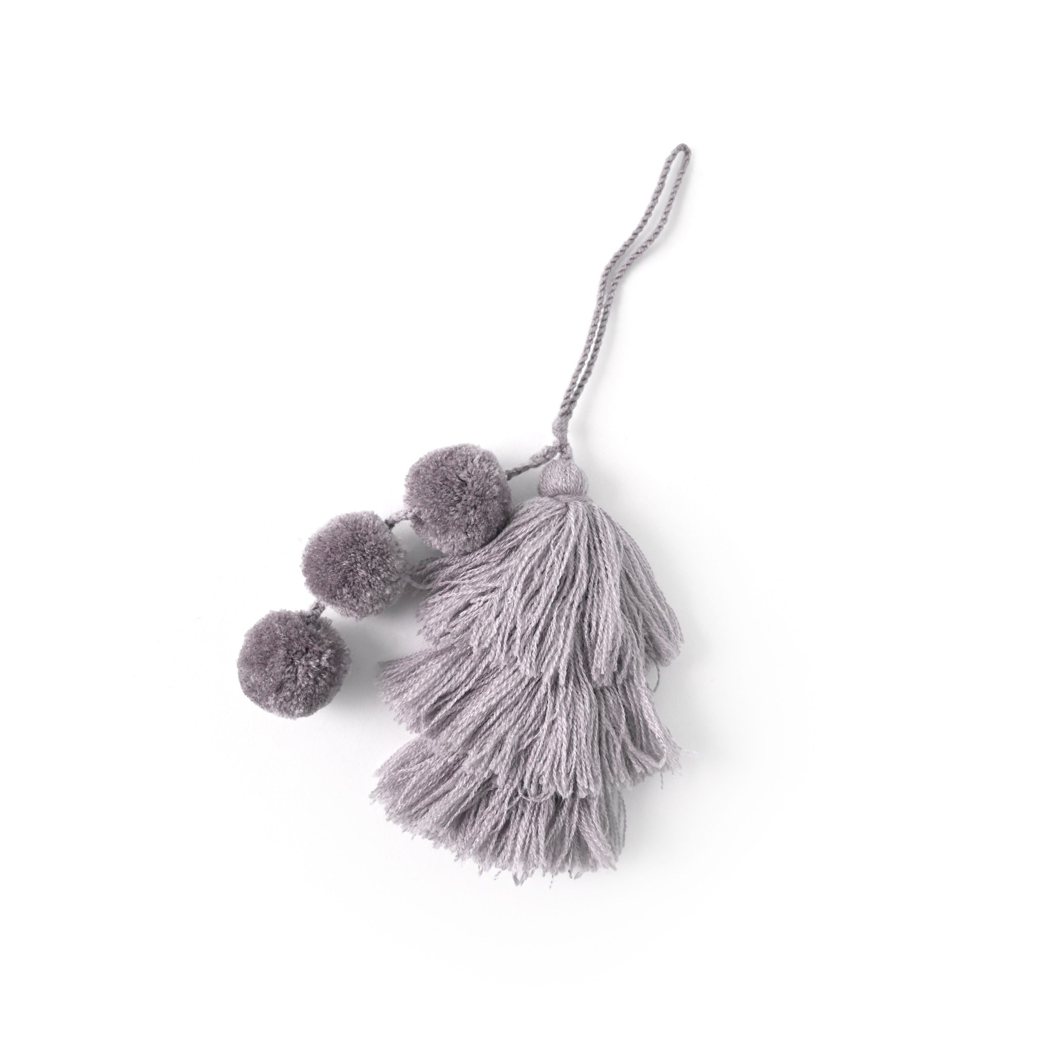 POM PON CHARM 1COLOR P&F