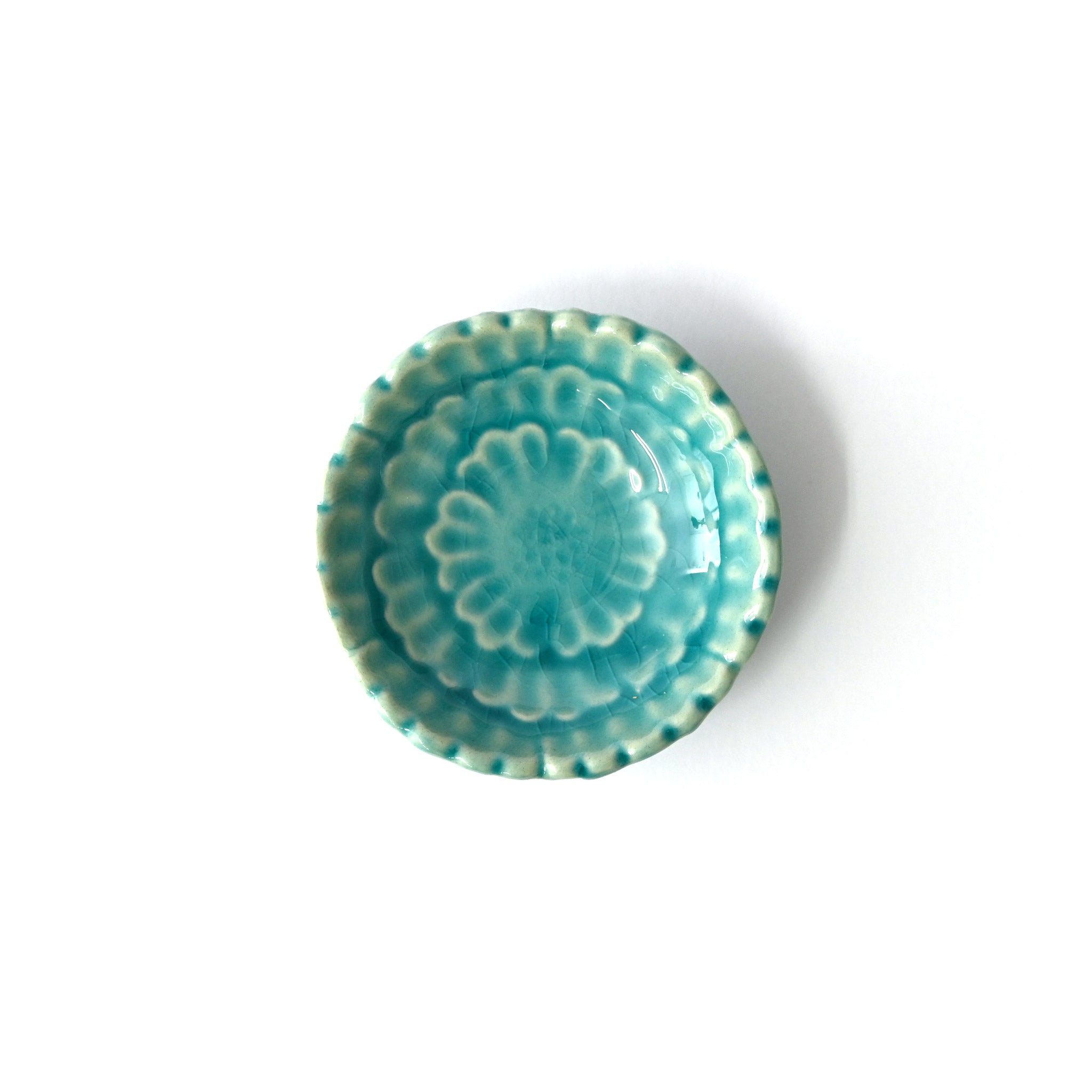 -44/z1　陽刻　花文　小皿　豆皿　1客 44/z1 陽刻 花文 小皿 豆皿 1客