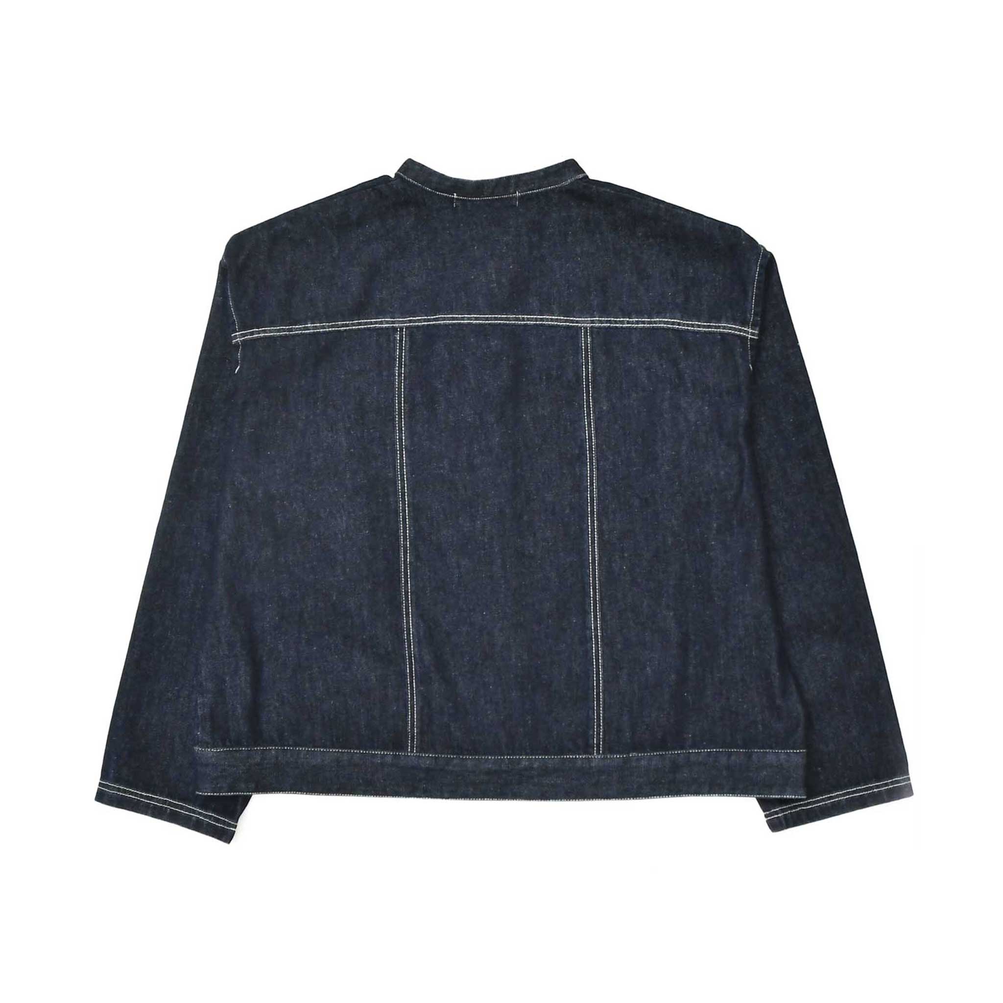 ⭐️　 ブラックデニムジャケット 星型レザーパッチ付き ブラックデニムジャケット 星型レザーパッチ付き