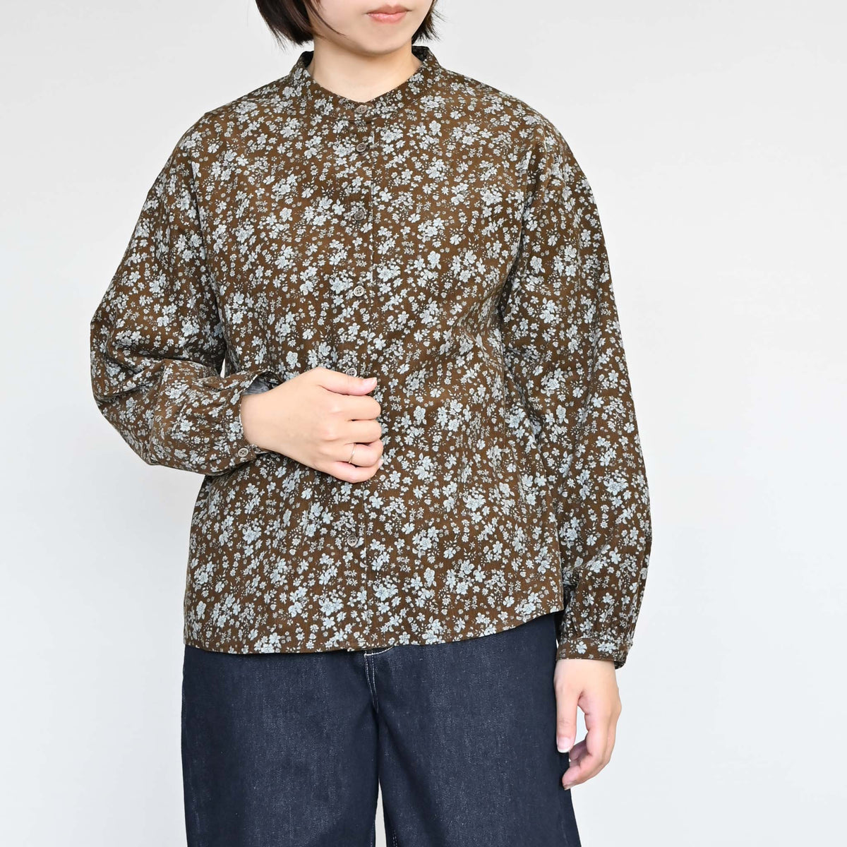 昭和レトロ グレージュ×ブラック×ゴールド装飾チェーン風総柄 長袖ブラウス9号 ブラウス シャツ チェーン柄 長袖 総柄 シフォン パーティー (ブラウス