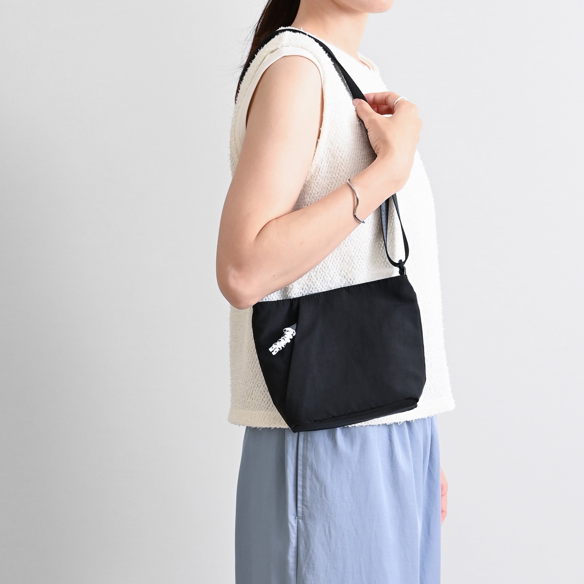 グッチ トートバッグ ロゴチャーム 肩掛け ナイロン ブラック ナイロン GUCCI(グッチ) トートバッグ(レディース) - 海外通販の