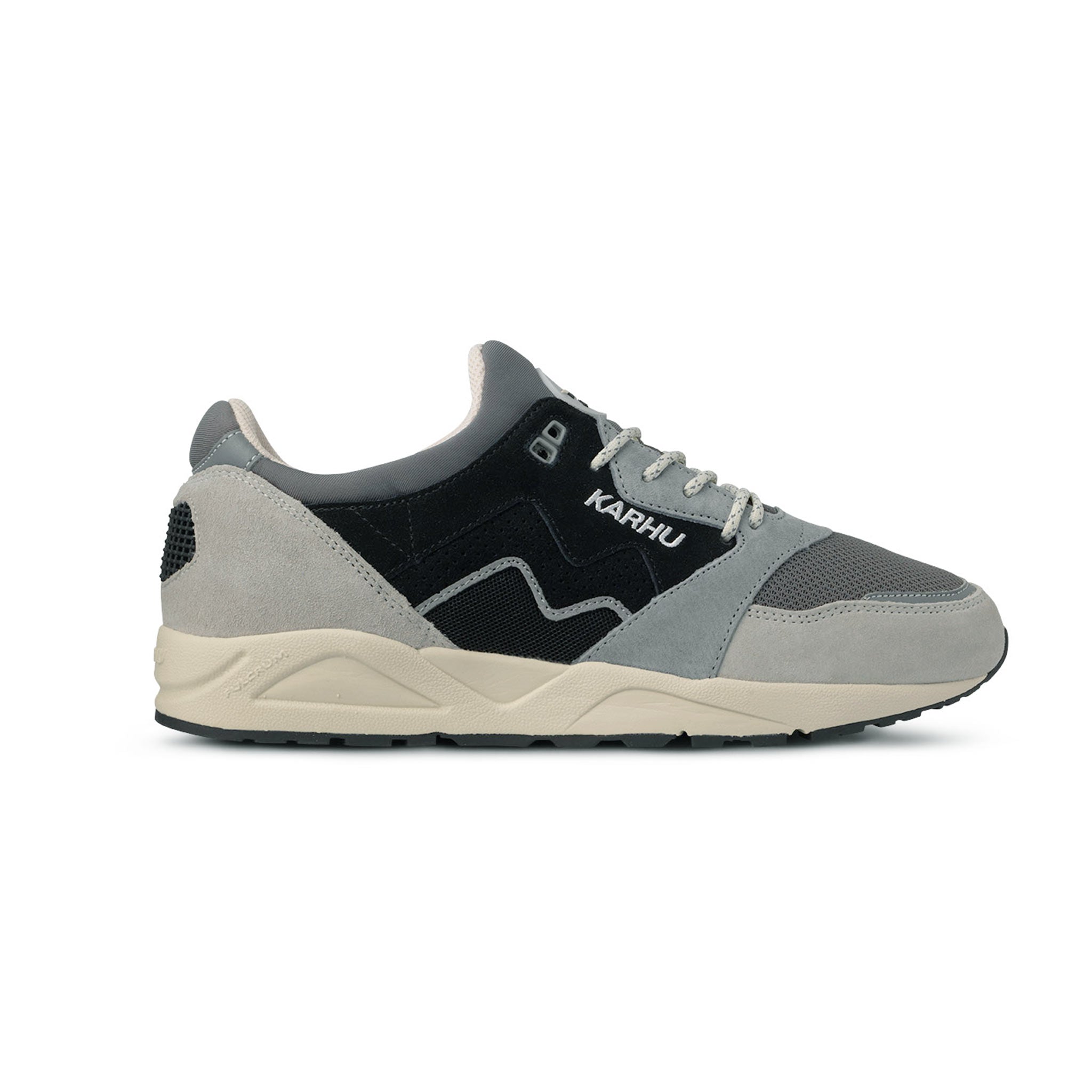【KARHU/カルフ】 ARIA 95 スニーカー