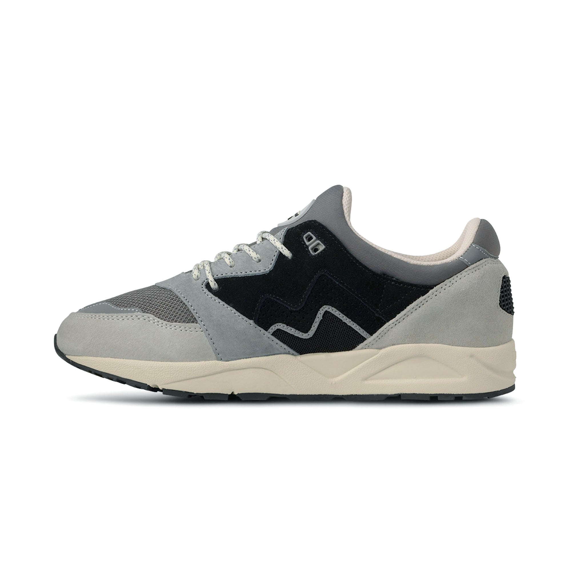 【KARHU/カルフ】 ARIA 95 スニーカー