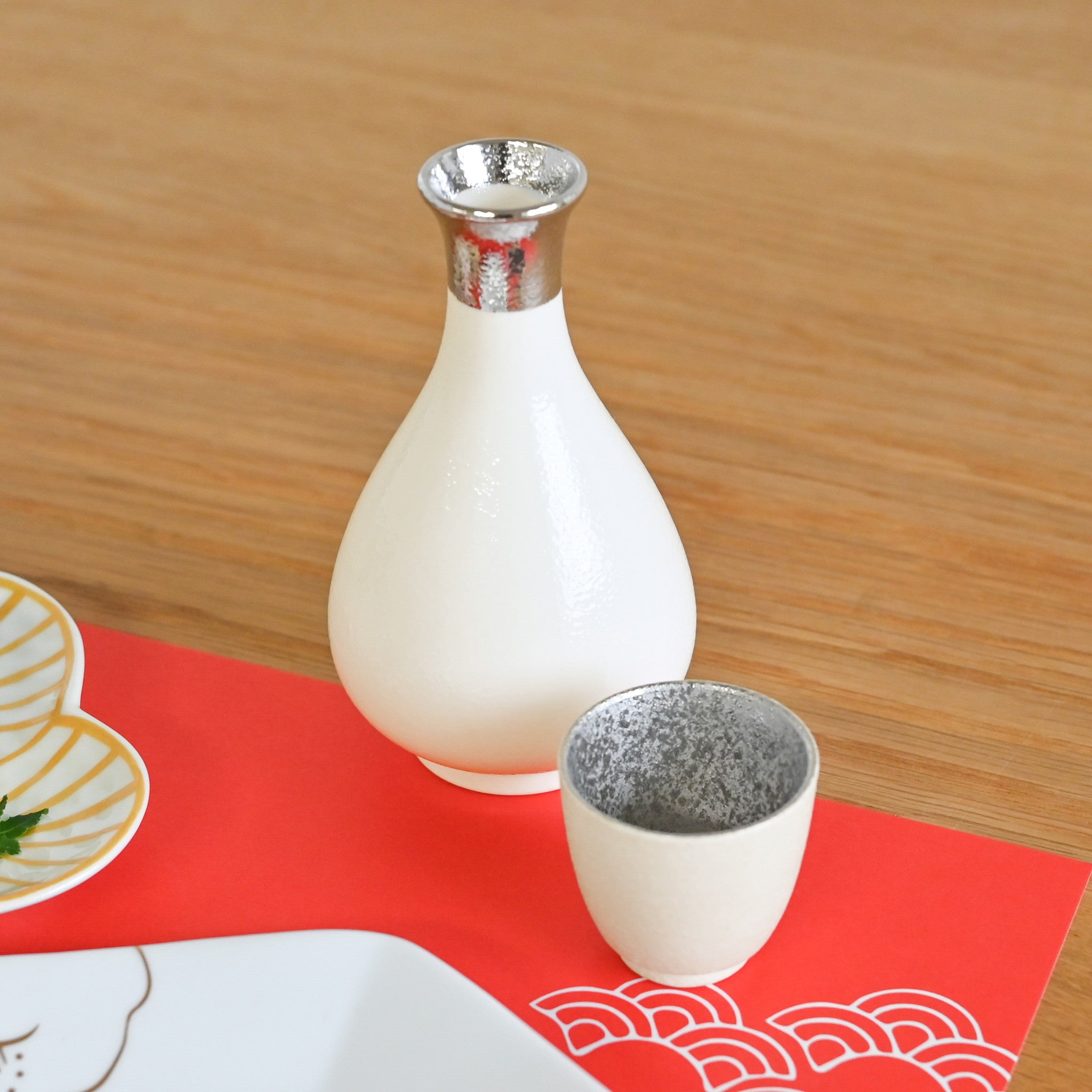 陶悦窯】白マット銀塗 徳利