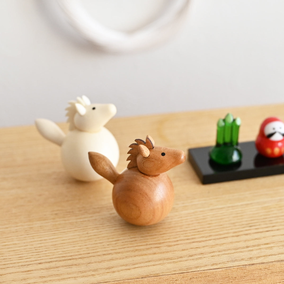 新品　チェブラーシカ　起き上がりこぼし　ホワイト Amazon.co.jp: 木製の十二支（干支） の 2025 へび（蛇）の